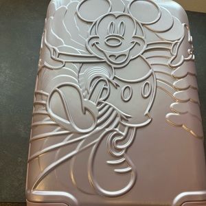 New ***DISNEY RUNNING
MICKeY 21" SPINNER
LUGGAGE, ROSE GOLD
